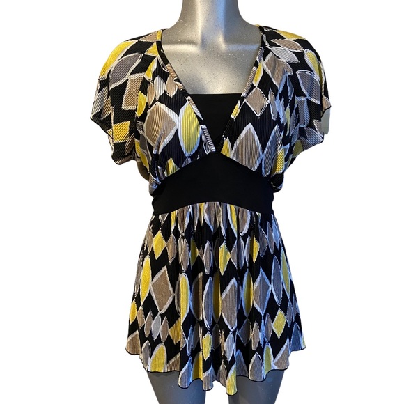 nick & sarah Tops - Women’s Geometric Print V-Neck Blouse in Black, Yellow & Gray